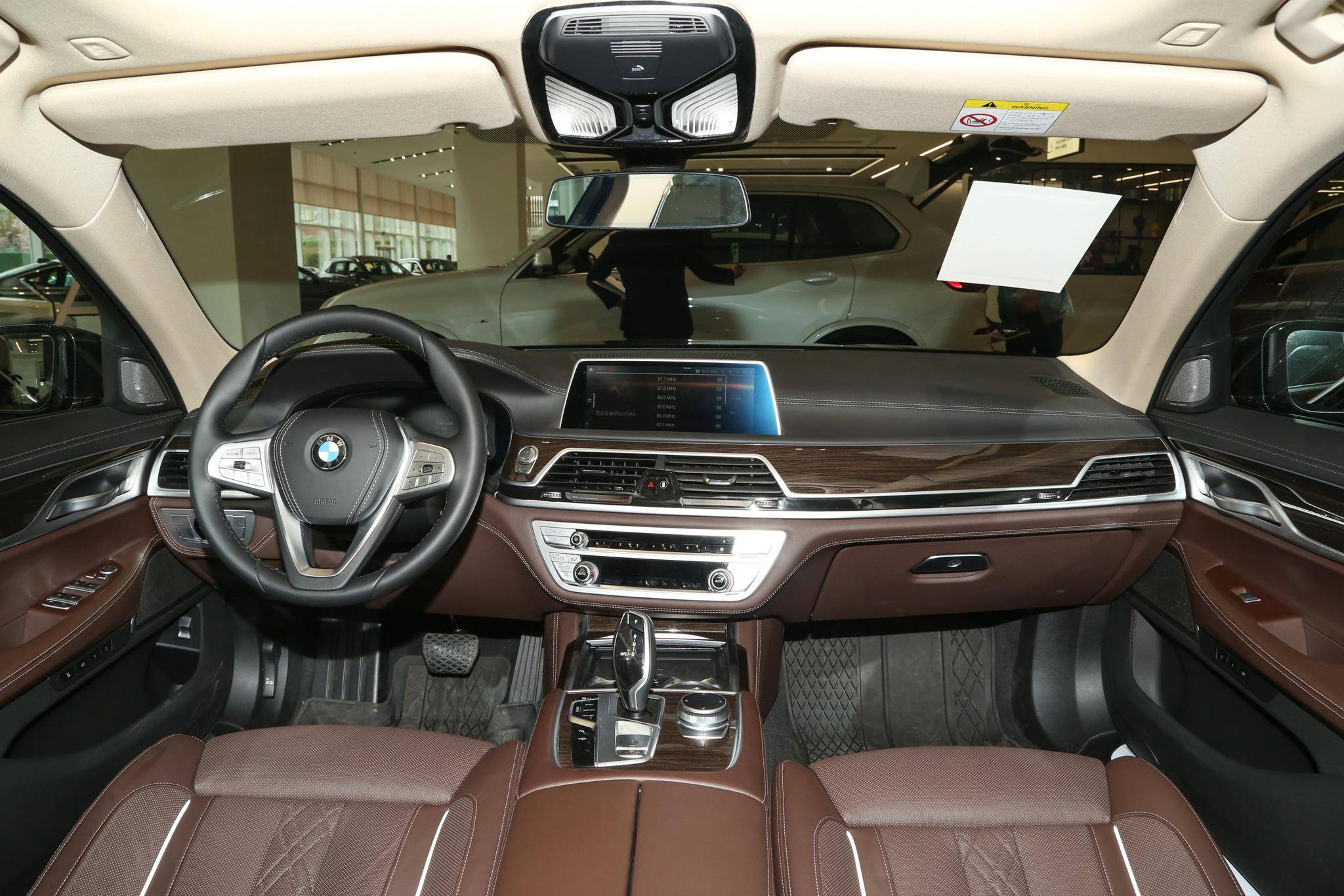 0t够用吗?实拍最便宜的宝马7系 内饰依然豪华