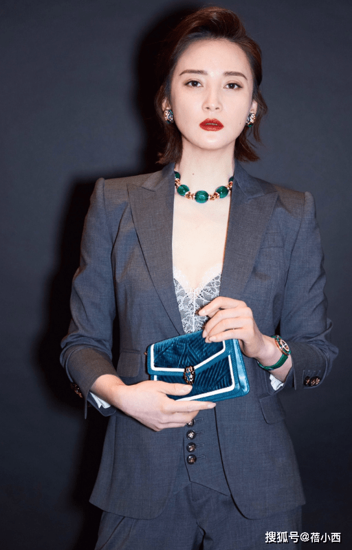 黑色|什么叫低调却有气质？看蒋勤勤的私服穿搭就知道，素颜也超能抗