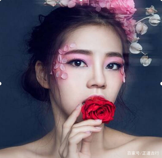 生活|岁月从不败美人，66岁老人因颜值走红，网友：童话中的公主？