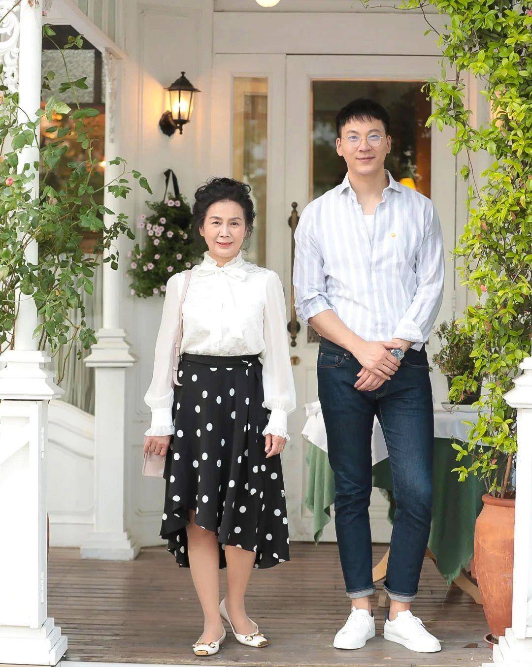 亮度|女人，你才60多岁而已，为何不穿得时髦一点，继续“臭美”下去