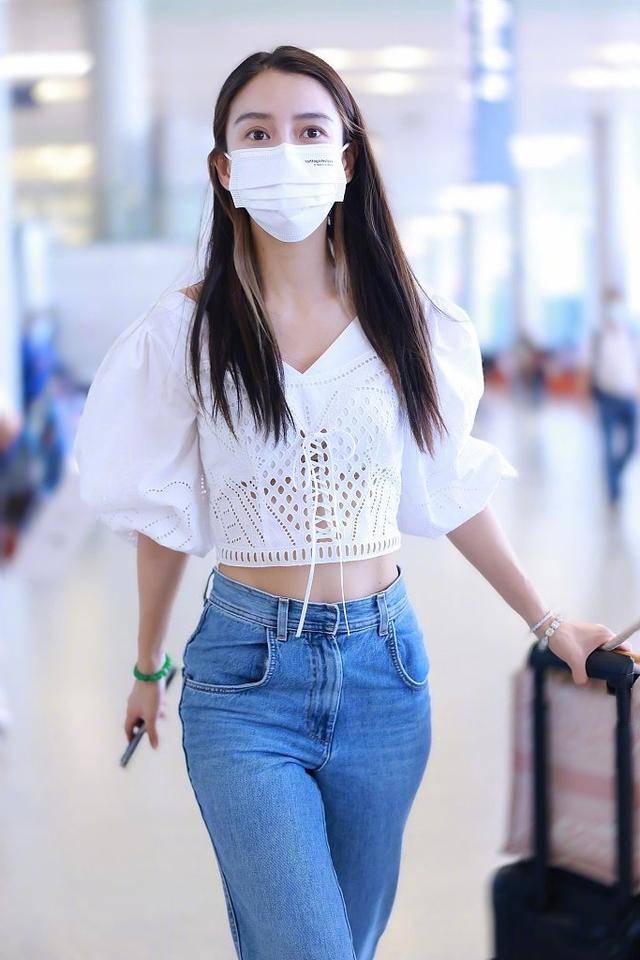 显得|周涛穿大红色花裙子,这审美太耐人寻味了,普通人驾驭不了