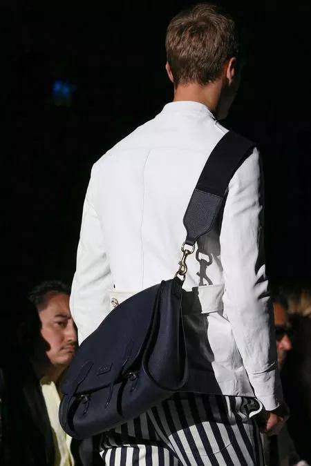 邮差|求求了,工作2年以上的职人别再用公文包装电脑了|基本款