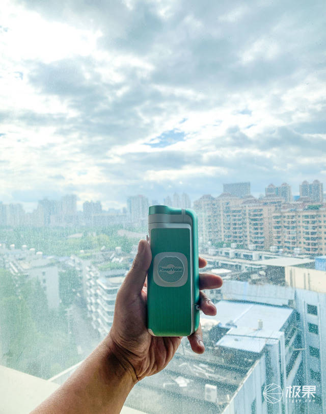 双手|旅拍出片的口袋好物：AI智能随动解放双手，超级防抖轻松拍出大师作品