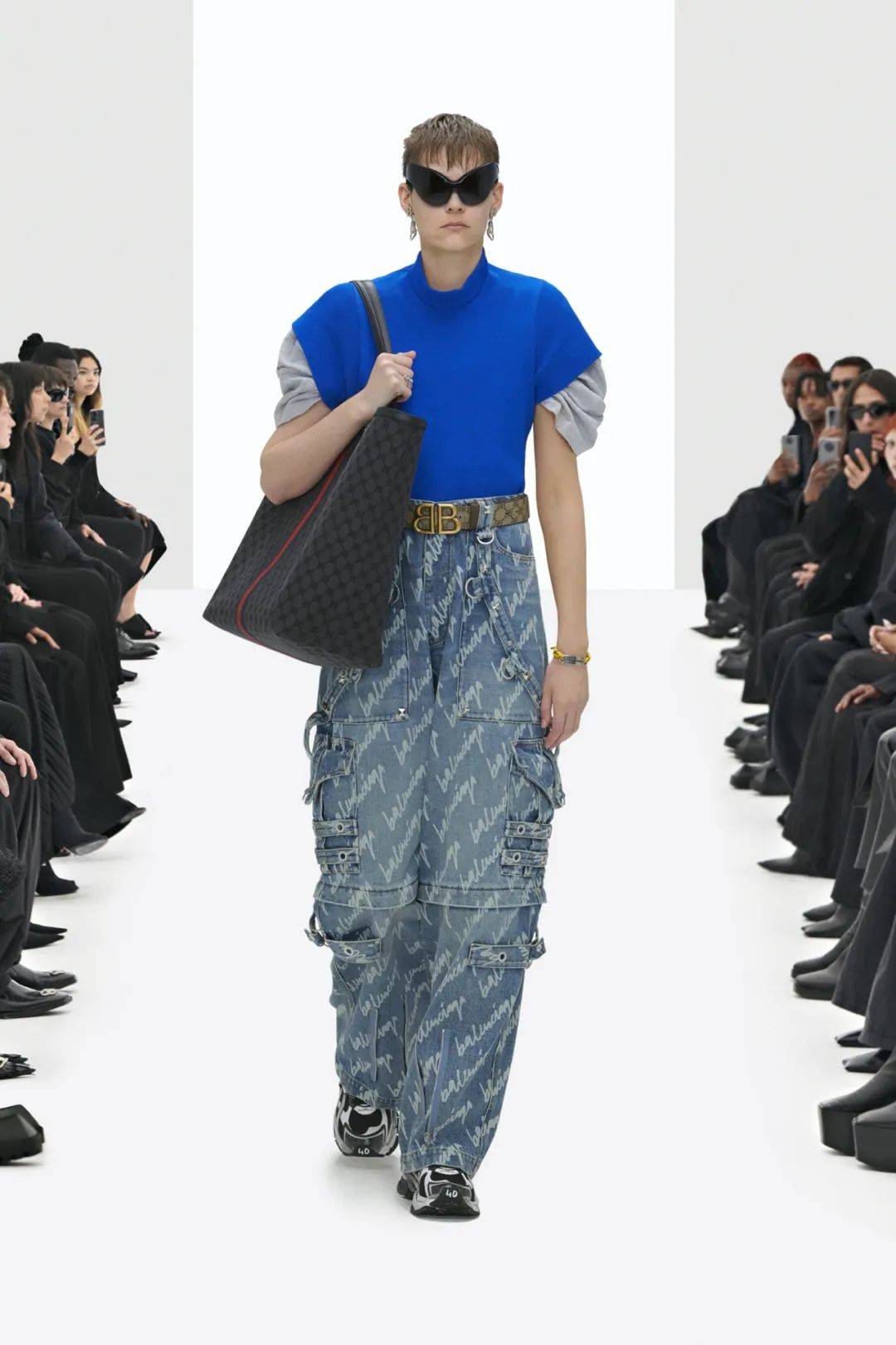 个性|你的肩膀可以有多酷？Balenciaga2022春夏成衣