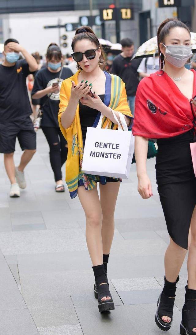 高跟鞋|高跟鞋轻而易举地穿出女性的独特魅力，塑造休闲风格