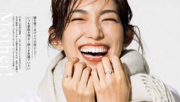 身材|女人腿粗屁股大，尽量别穿阔腿裤！瞧瞧日本主妇穿冬裙，美嫩十足