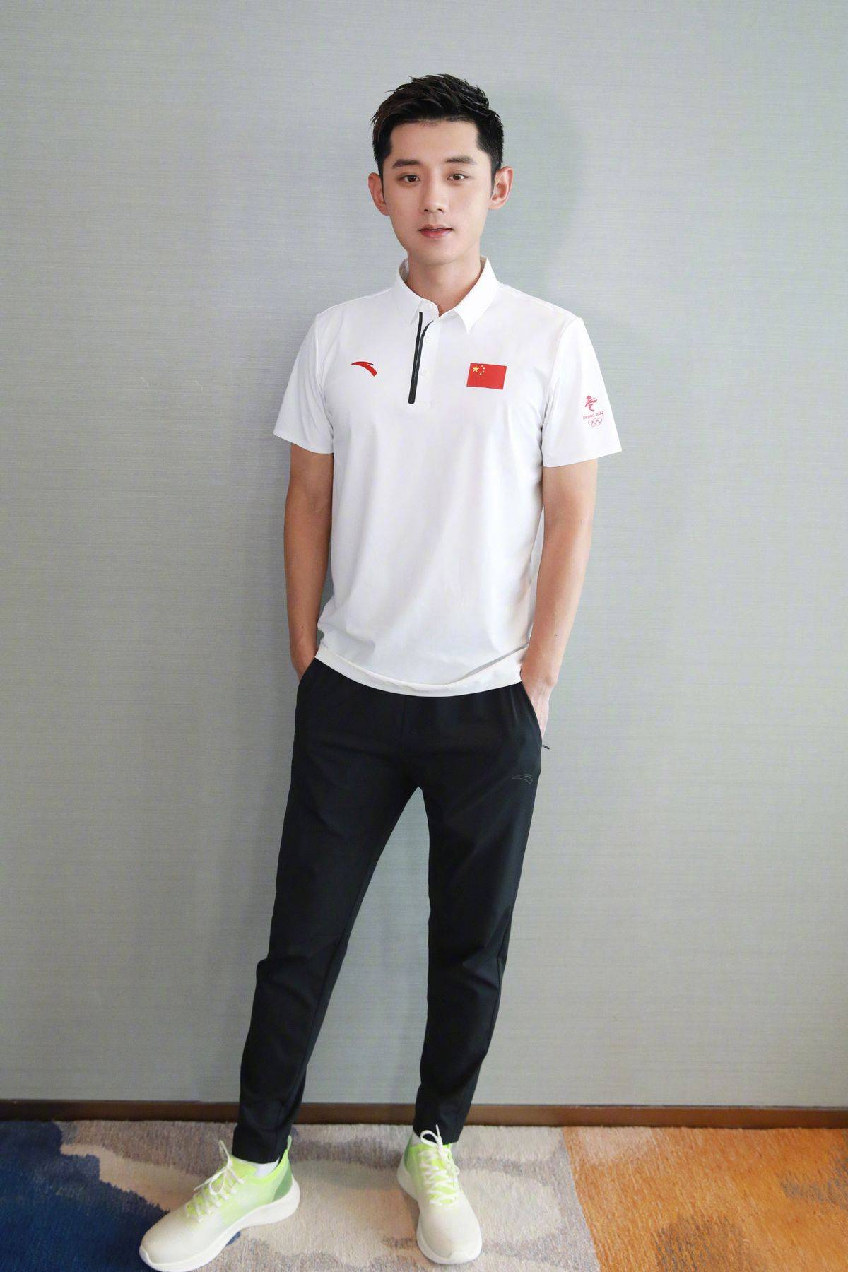 时尚|张继科时尚感真好，“机场秀”变身潮男，运动风这样穿活力十足