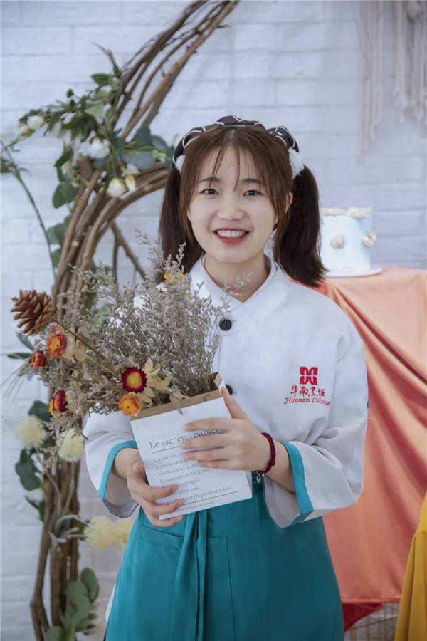 黄晴:花开的年纪选择与西点同行