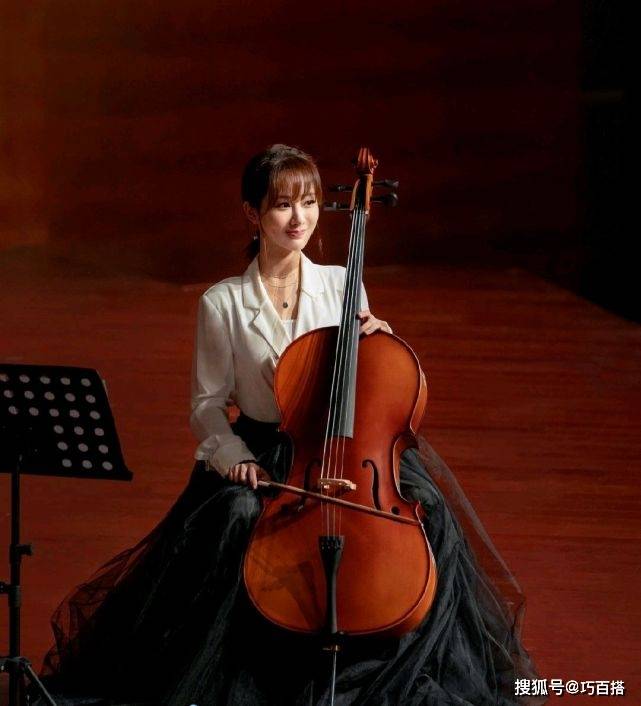 自拍|杨紫答应的自拍来了！一袭碎花裙穿出浪漫气息，少女感超强