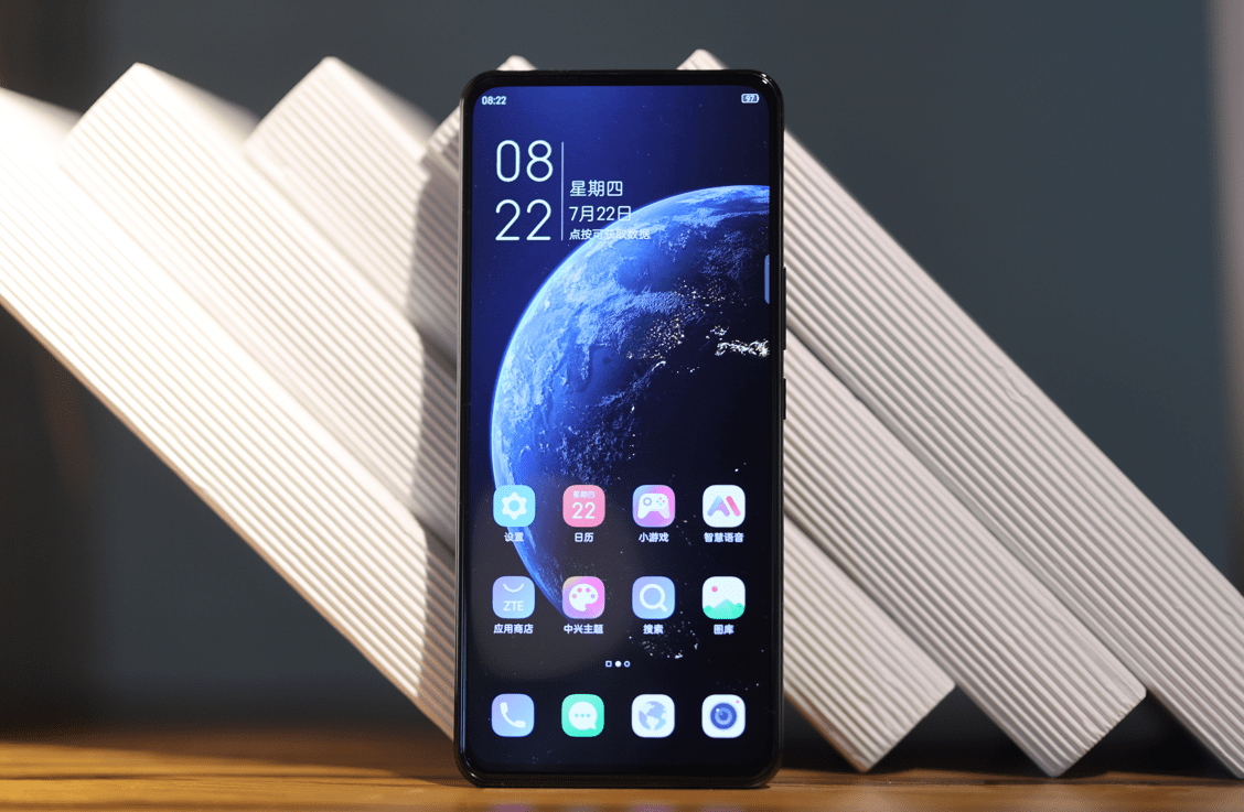 原创屏下摄像技术打造爆款精品axon30发布会专访中兴高级副总裁倪飞