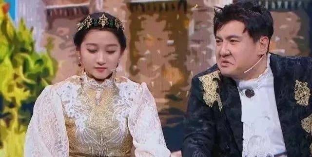 袖子|为什么我说论身材，小头长腿关晓彤不及大头短腿杨紫？