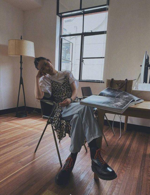 整体|夏天不知道怎么穿？就选牛仔裤来搭配，永不淘汰的时尚最高级