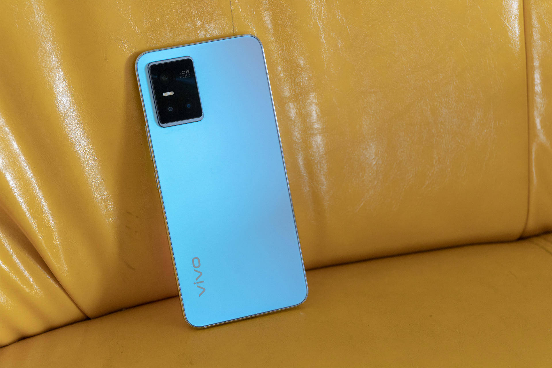 vivos10怎么样?外观引领时尚潮流,自拍无惧暗光美颜自然