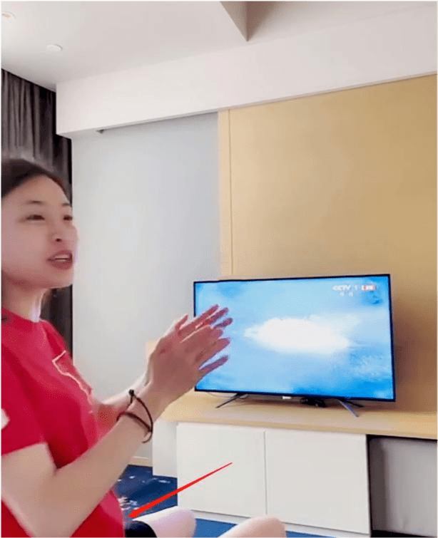 仙女|跳水皇后吴敏霞宣布二胎！穿宽松T恤巧遮孕肚，身材纤细不像怀孕