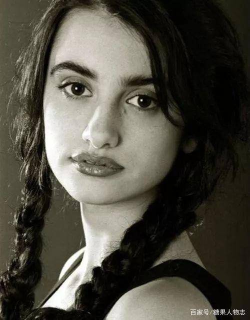 哈维尔·巴登|阿汤哥和麦康纳都曾拜倒在她裙下，老公是西班牙男神，如今怎样了？