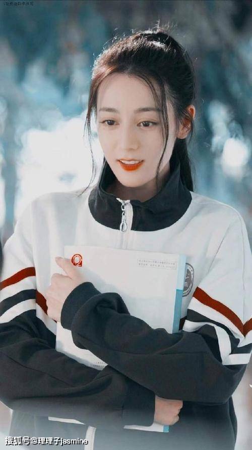 下装|于途说:学会乔晶晶的这些穿搭,你也可以属于那个耀眼的世界