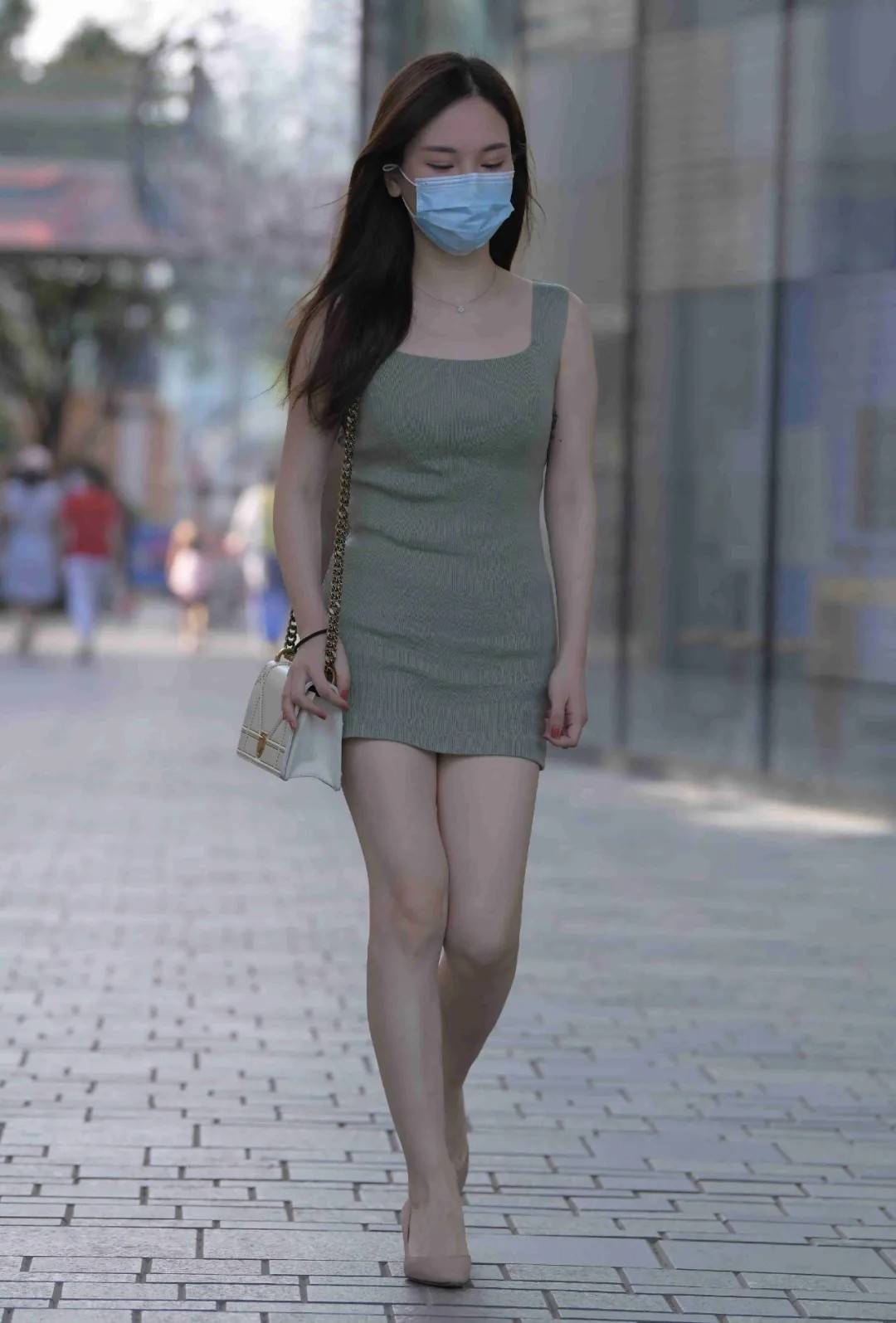 样式|时尚有型的高跟鞋，搭配修身连衣裙，温柔迷人又显气质