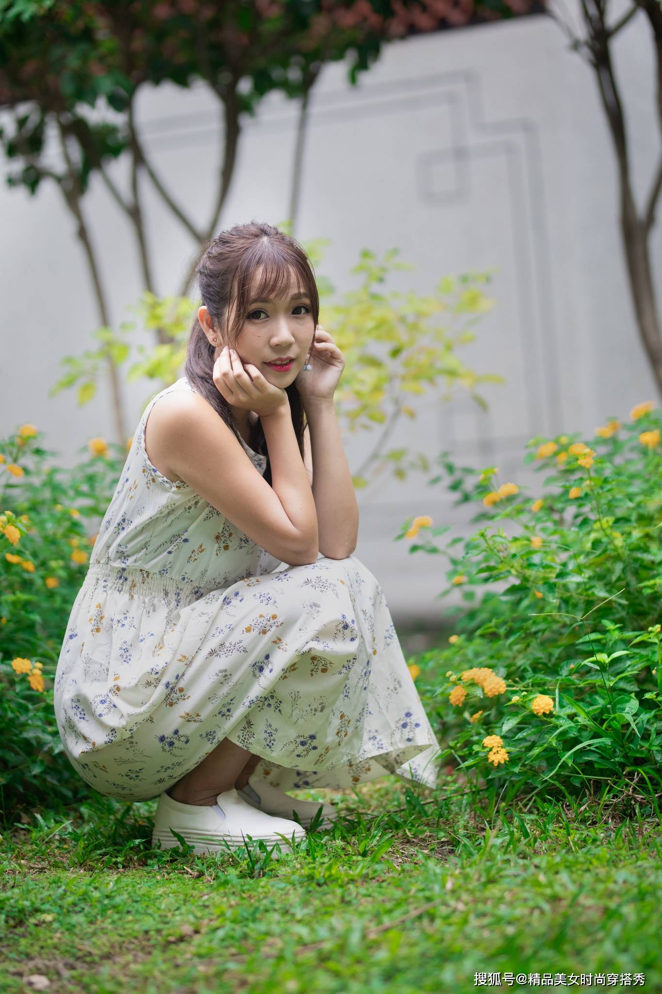 季节|清凉舒适的碎花连衣裙简约时尚，打造出优雅造型，尽显女性魅力