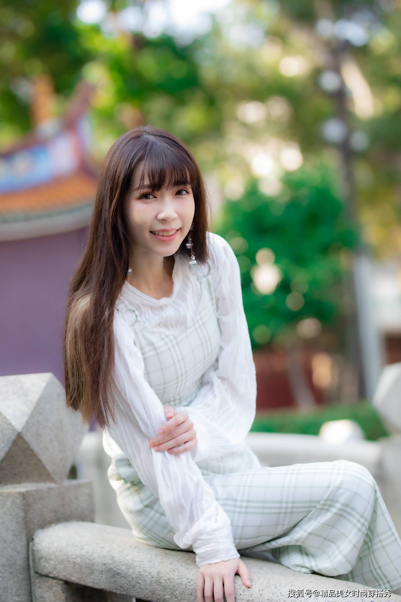 吊带|小姐姐身穿格子连体裤，干练优雅气质，妥妥的精致女神