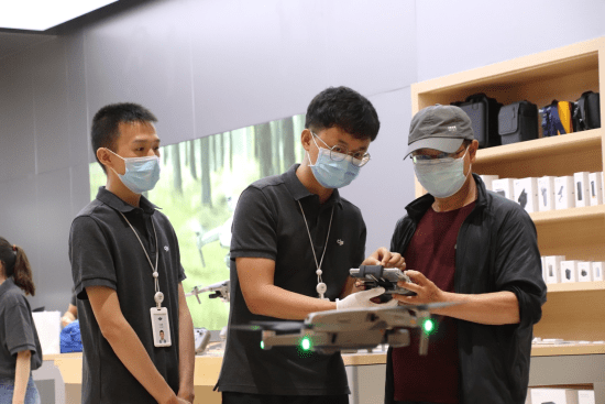 九机助力云南首家dji大疆创新体验店落户恒隆广场开创全新购机体验