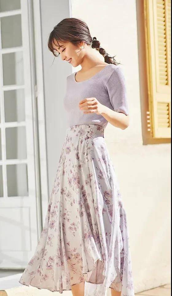 浅色|立秋时节适合简单气质的穿搭,35岁以上照着穿,优雅又高级!