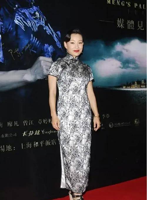 身材|60岁的陈冲不服老 穿印花旗袍走中国风“过山车”身材不简单