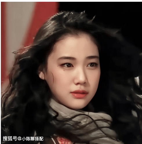 发型|方脸、高发际线适合什么发型？别再弄齐刘海了，教你几招甩掉土气