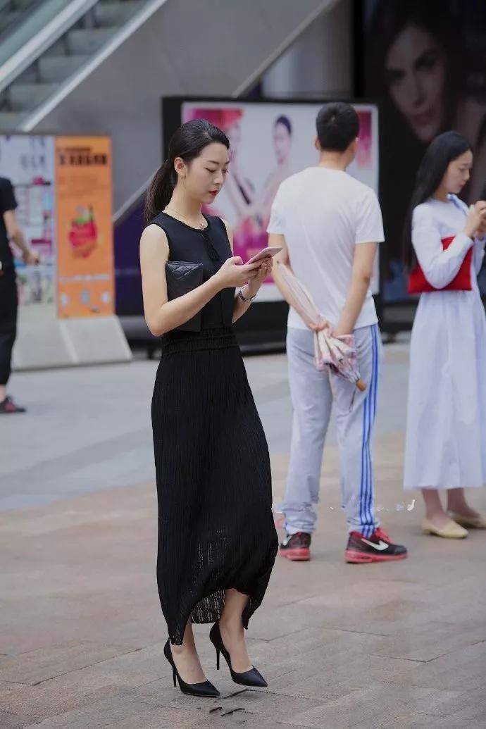 高跟鞋|高跟鞋凸显双腿显得更加的修长，显得格外的美