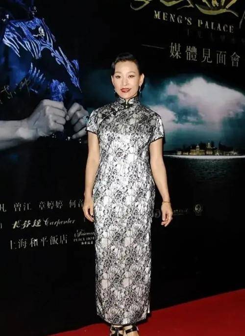 身材|60岁的陈冲不服老 穿印花旗袍走中国风“过山车”身材不简单