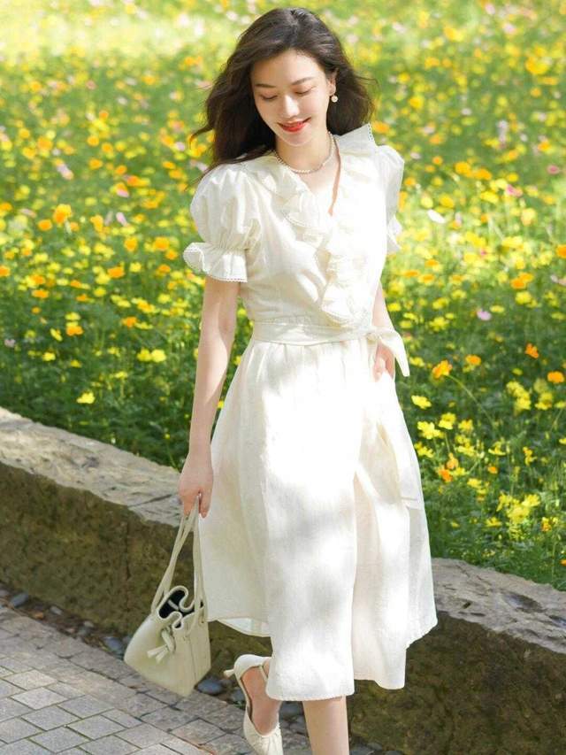 显得|衣服不在多,而是懂得穿,秋天拥有这几款就满足了,气质又美丽