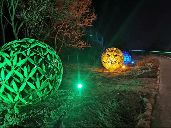 凯创绿化树木亮化雕塑小品打投光灯助力道路升级改造