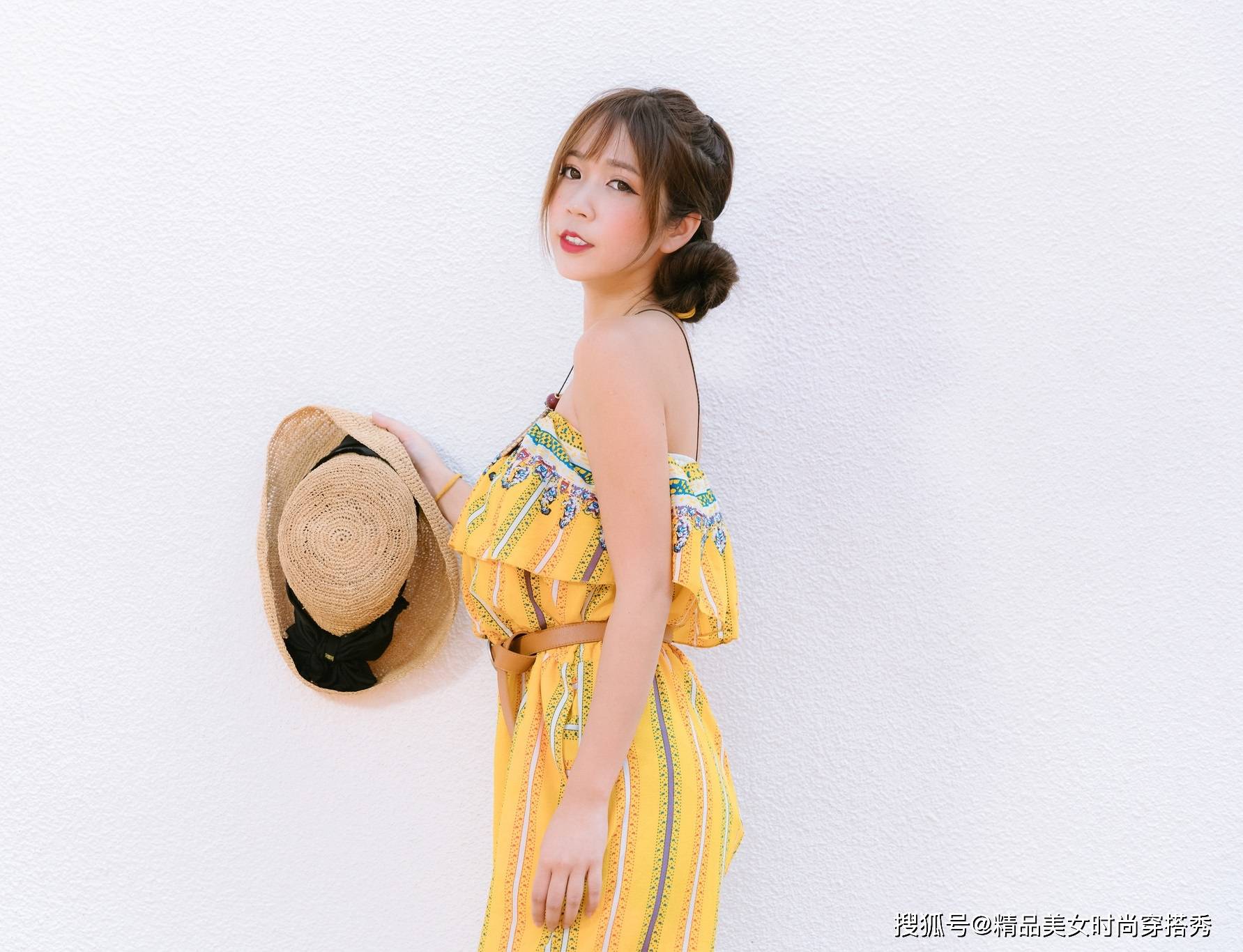 民族|一字肩连体裤,搭配一双民族风十足的凉鞋,优雅浪漫