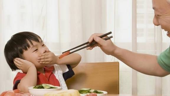 严重|孩子积食严重不长个？提醒：3种食材泡水喝，养胃健脾，长高个