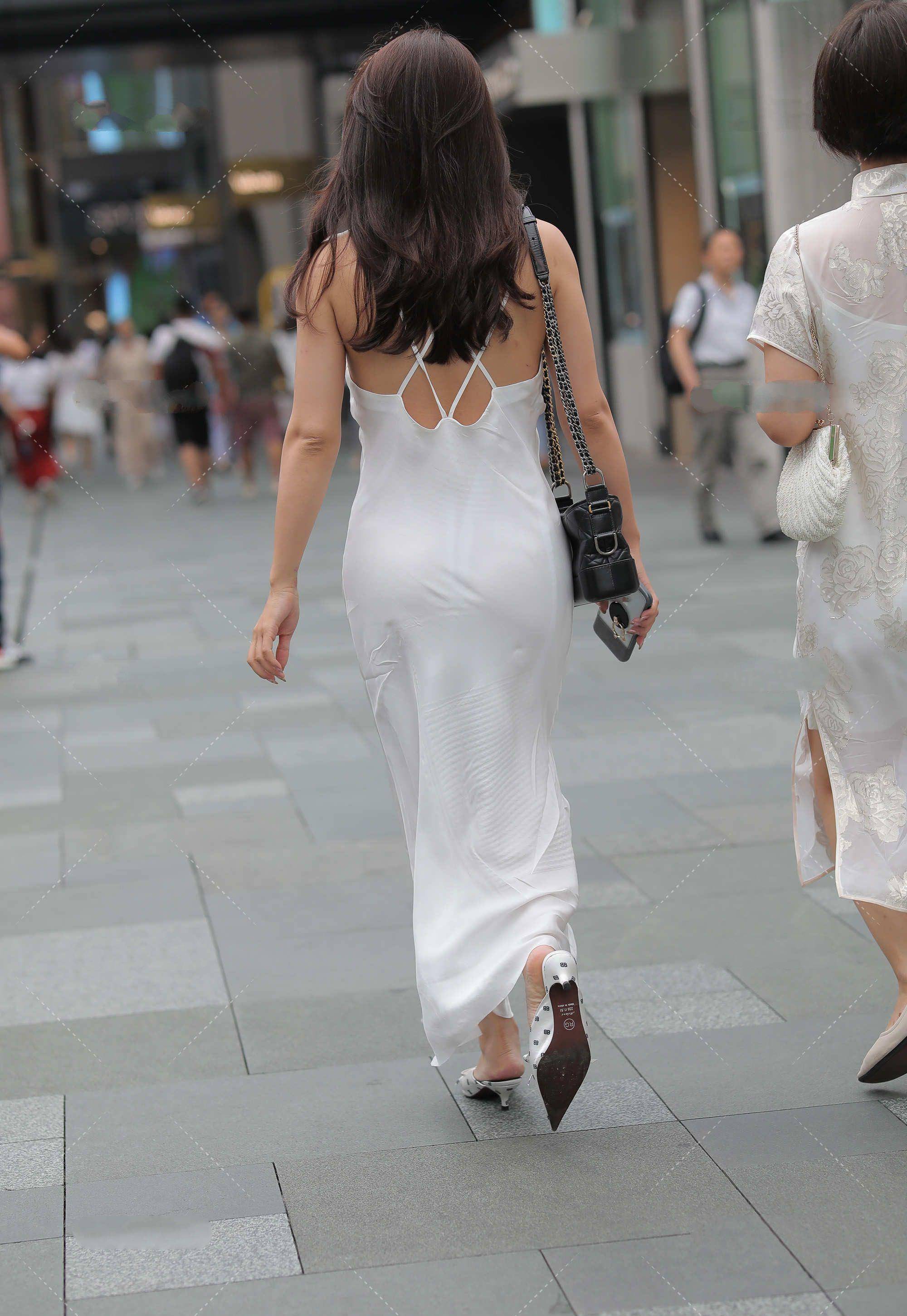 真丝|白色真丝连衣裙，勾勒少女身材的同时，更显高级洋气