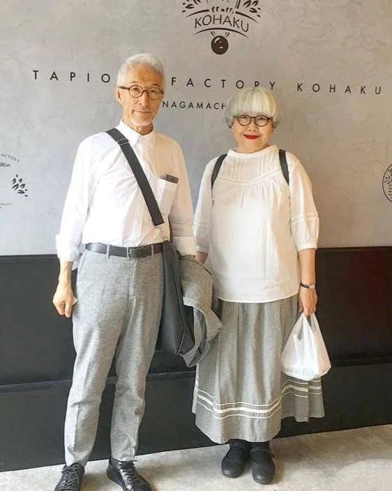 元素|日本白发老夫妇靠“情侣装”走红，简单舒适又美好，这才叫优雅