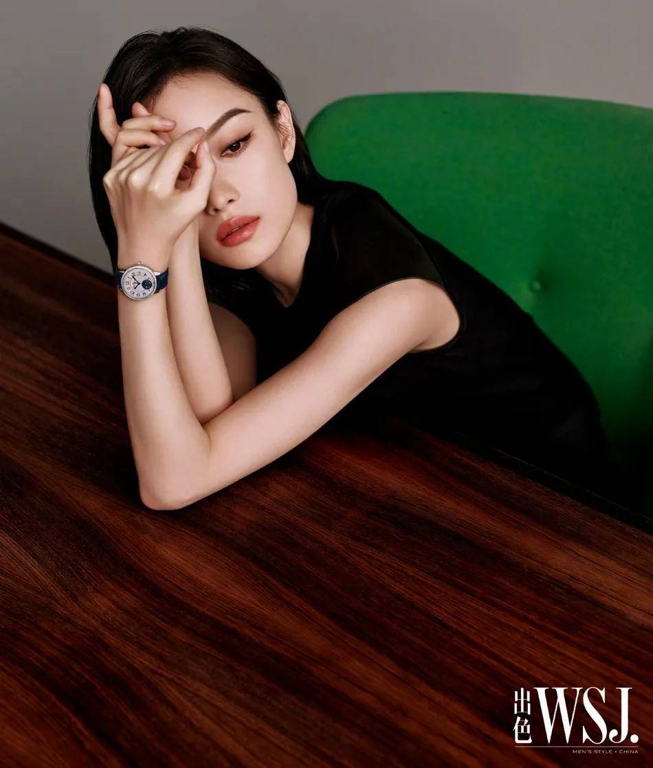 腰肢|倪妮新美图勾勒魔鬼身材！大秀白皙玉背太性感撩人