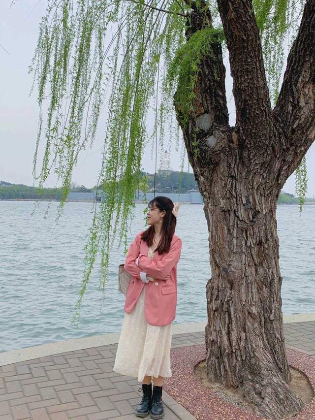 显得|气质女神衣橱里必备的衣服款式，西服和连衣裙，不光百搭还高级