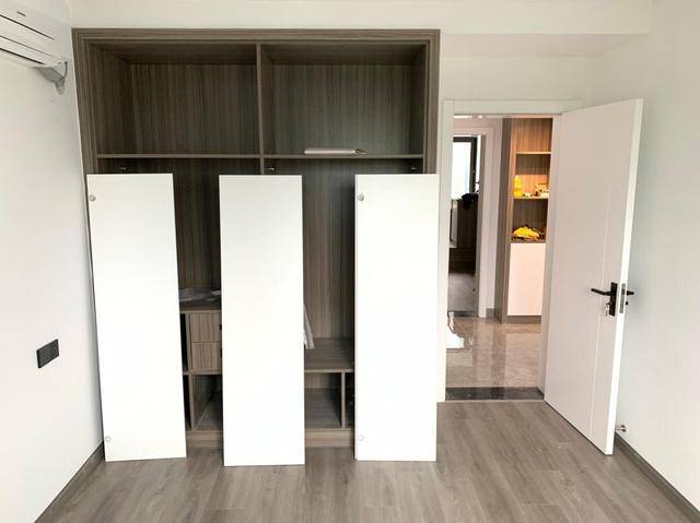 瓷砖上怎么刮白 e9125f70402c4f57af5bbb0f0712bc51.jpeg