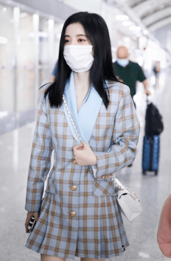 显得|鞠婧祎的“袜腿”要火了！为显腿白放大招，这身高真只有159吗