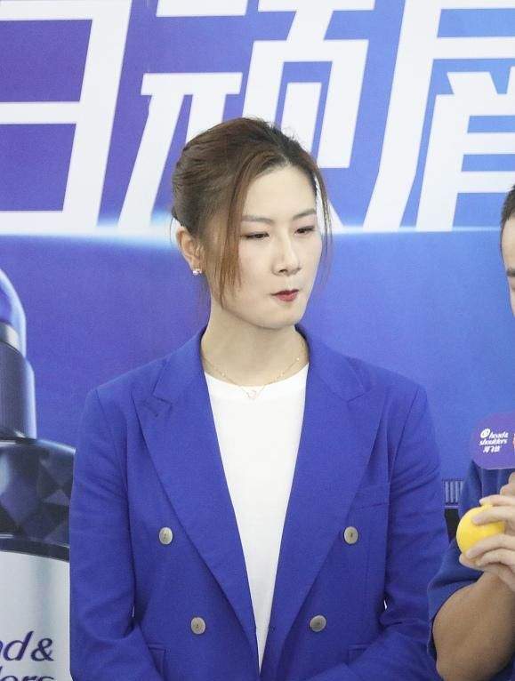 西装|大满贯同框!丁宁变美艳女白领五官好精致,181张继科爱穿内增高