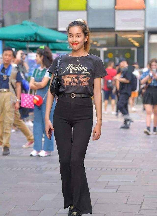 设计|青春有型的打底裤穿搭充满优美曲线，凸显修长美腿，轻松自在