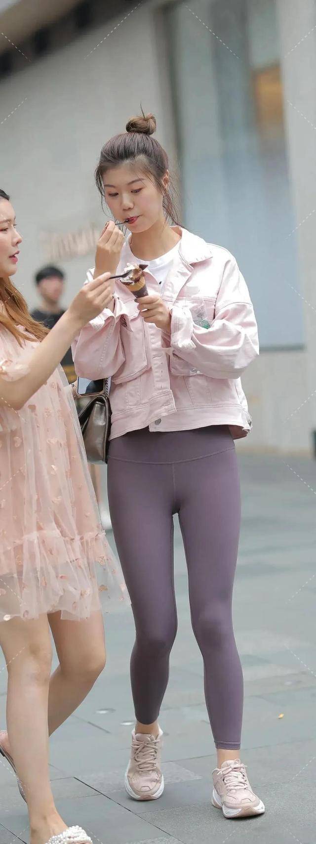 整体|身材修长的打底裤美女，选择好看的裙子，清凉舒适