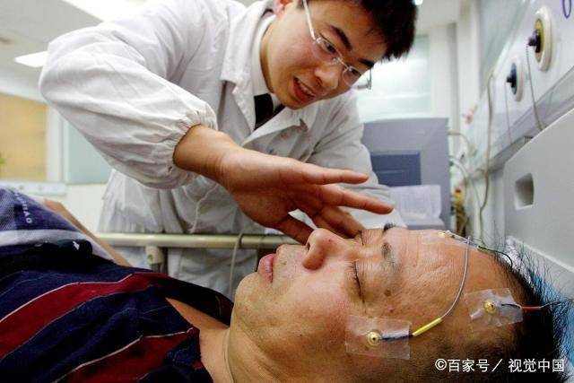 严重|43岁男子不沾烟酒，查出糖尿病，医生叹息：2件事做太多，害了他