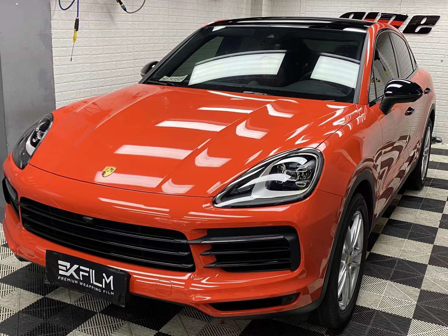 保时捷卡宴coupe汽车贴膜ekfilmek改色膜原厂色熔岩橙
