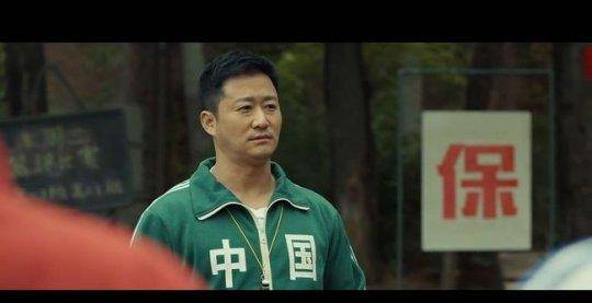 吴京|吴京的那件绿色运动服，80后都见过，没想到GTA主角也穿过？