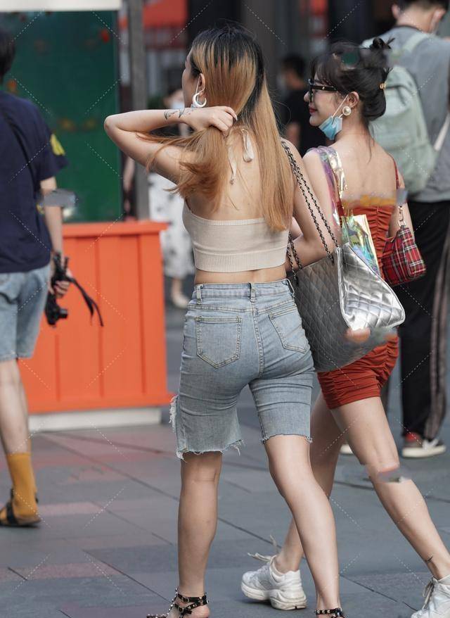 下半身|身材修长的打底裤美女，让着装造型远离廉价感，魅力十足