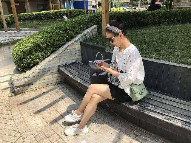 爱美|会穿多重要？57岁姥姥意外走红，爱美看娃兼顾，女儿都学的减龄搭