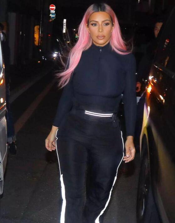 眼睛|卡戴珊的时尚看不懂，裹一身黑只露出眼睛嘴巴，一般人真驾驭不了