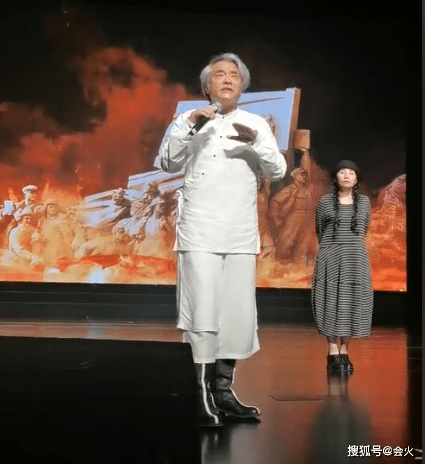 张秋歌|老戏骨张秋歌近照曝光，满头白发眉心皱纹明显，身穿白衣气质优雅
