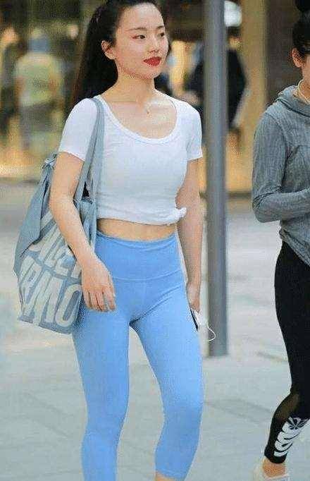 高跟鞋|身材修长的打底裤美女，简单搭配就能让造型美感进阶，还有气质